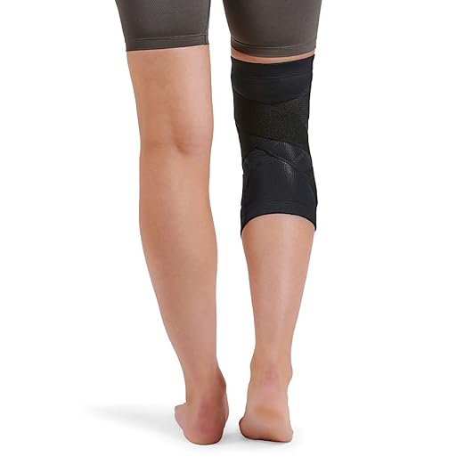 Tommie Copper Pro-Grade Compression Knee Sleeve, Unisex, Men & Women, Adjustable Ultimate Support Sleeve, Integrated Straps for Knee Stability & Muscle Support - Black, Medium